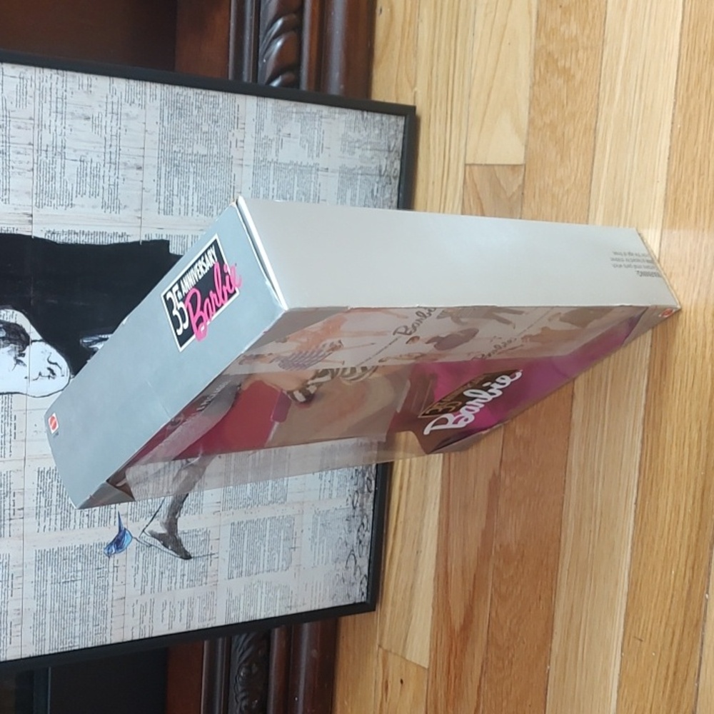 35th Anniversary Barbie - Picture 7 of 11